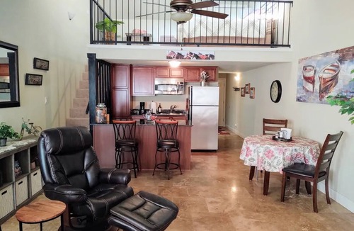 Mid America Condo | Spacious Lakeside Country Getaway