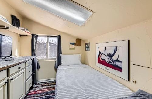 Broomfield House | Spacious Lakeside Suite with Golf Course Views near Denver – Broomfield, company
