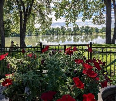 Broomfield House | Spacious Lakeside Suite with Golf Course Views near Denver – Broomfield, company