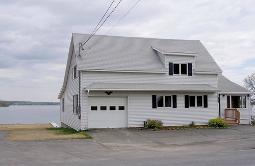 Fort Kent Mills House | Spacious Lakeside house on Long Lake Saint Agatha!