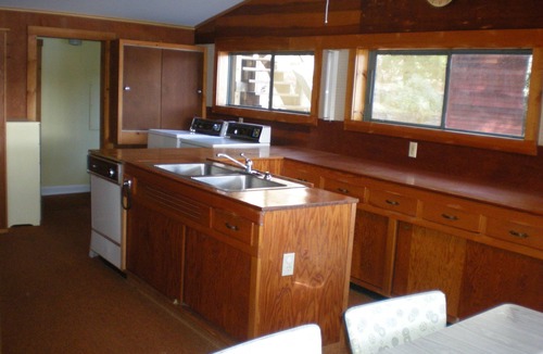 Orange Cottage | Spacious Lakeside Waterfront Summer Cottage