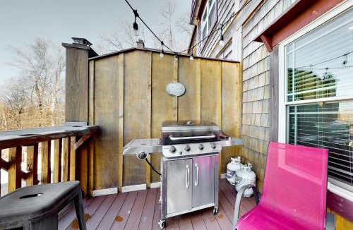 Andersonville House | Spacious Lakeview Townhouse Sleeps 8 Deck Grill