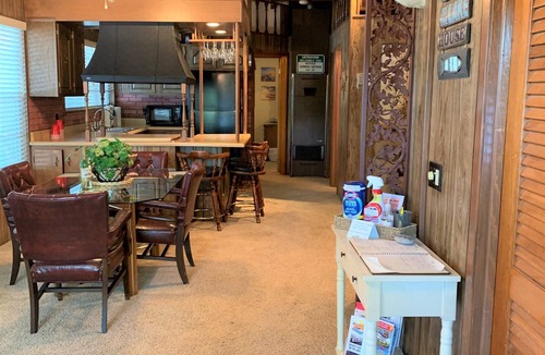 Osage Beach House | Spacious Large Family Lake Home For Rent