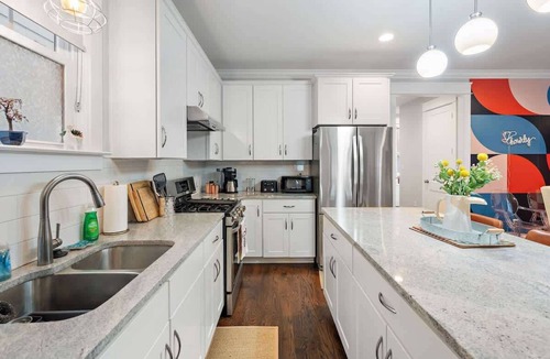 The Nations House | Spacious Large Getaway-7 Beds, Perfect for Groups!
