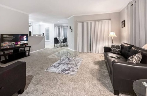 College Park Apartment | Spacious, Lavish 2/2 Woodlands