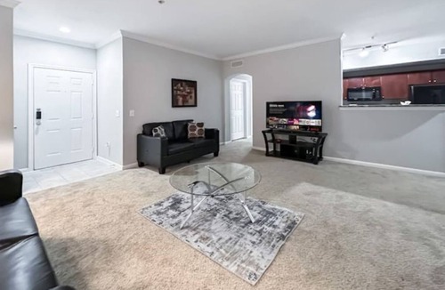 College Park Apartment | Spacious, Lavish 2/2 Woodlands