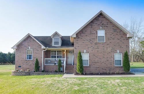 Lebanon House | Spacious Lebanon Home w/Pool: 6 Mi to Downtown!