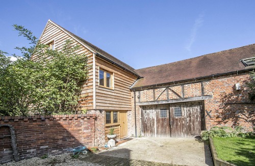 Cookham Apartment | Spacious, light apartment sleeps up to four