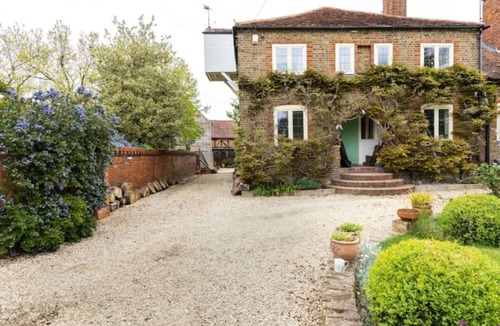 Cookham Apartment | Spacious, light apartment sleeps up to four