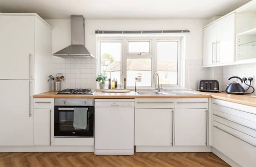 Eton Apartment | Spacious light flat in fantastic location!