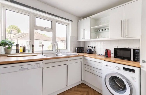 Eton Apartment | Spacious light flat in fantastic location!