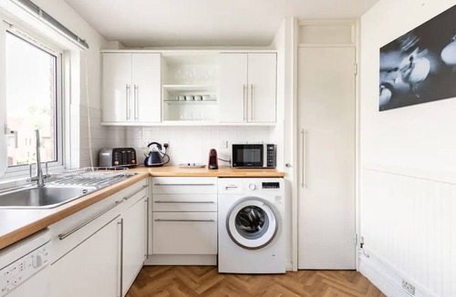 Eton Apartment | Spacious light flat in fantastic location!