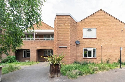 Eton Apartment | Spacious light flat in fantastic location!