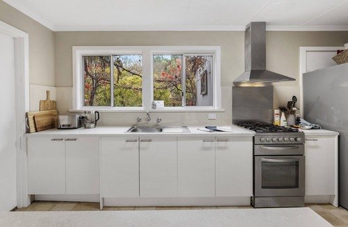 Clare House | Spacious, light, pet friendly holiday home, complimentary continental breakfast