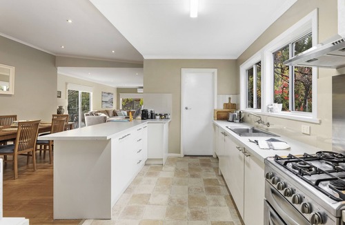 Clare House | Spacious, light, pet friendly holiday home, complimentary continental breakfast