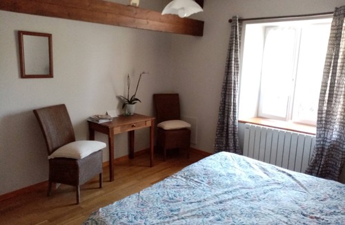 Gavray Bed & Breakfast | Spacious LIN Room - Breakfast included