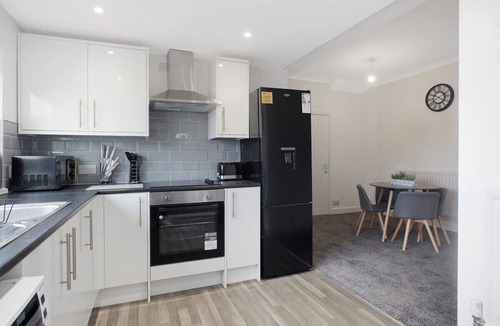 Horden House | Spacious Living Room & Modern Comforts, Sleeps 4