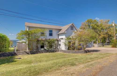 West Livingston House | Spacious Livingston Home w/Private Boat Dock
