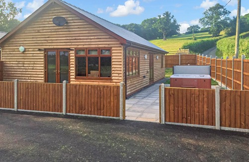 Llandrindod Wells Ski Chalet | Spacious lodge with one double and one twin.