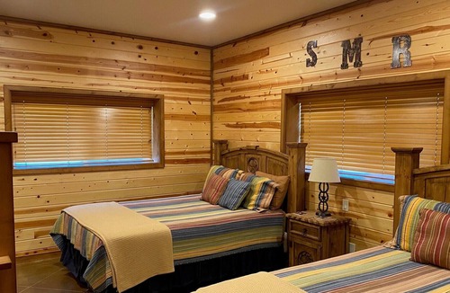 Llano Cabin | Spacious Lodge located at the Sandstone Mountain Ranch.