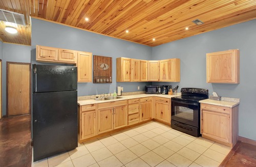 Sycamore Cabin | Spacious Lodge on 40 Acres!