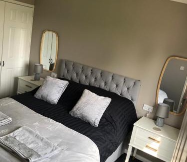 Sturton By Stow House | Spacious Lodge With Hot Tub