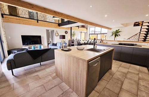 Magnac-sur-Touvre House | Spacious loft-style house with a pool table