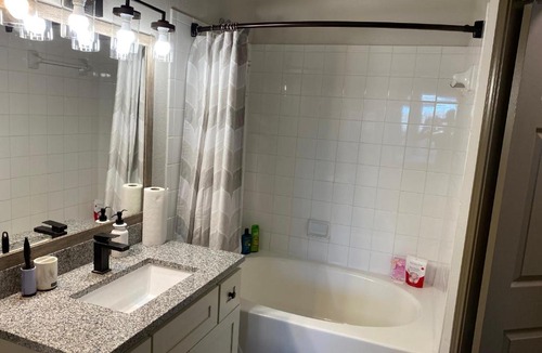 South Main Apartment | Spacious Loft Apartment Med Center, NRG Stadium
