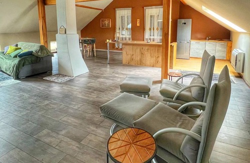 Bining Apartment | Spacious loft in the forest