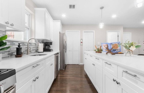 Hoboken Condo | Spacious Loft King Bed Chef’s Kitchen Near NYC