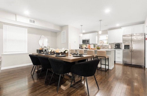 Hoboken Condo | Spacious Loft King Bed Chef’s Kitchen Near NYC