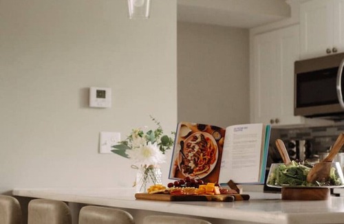 Hoboken Condo | Spacious Loft King Bed Chef’s Kitchen Near NYC