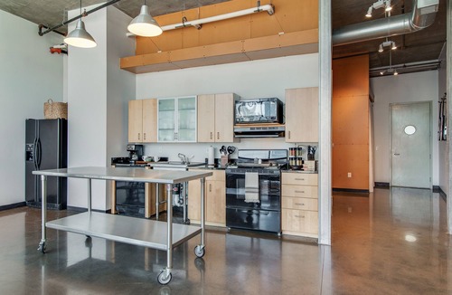 The Gulch Apartment | Spacious Loft Near Broadway!