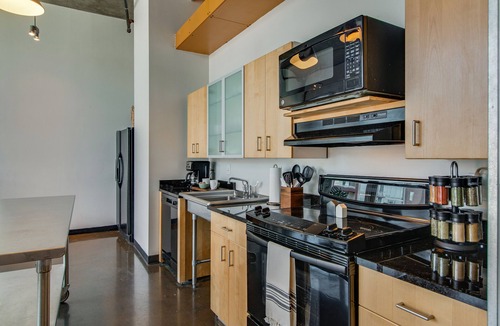 The Gulch Apartment | Spacious Loft Near Broadway!