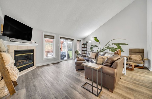 Elora House | Spacious loft Townhouse