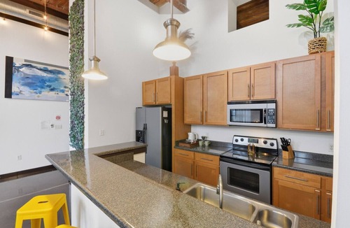 Arcadia Apartment | Spacious Loft w/2 King Beds + Pool & Gym