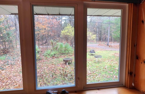 Coboconk Cottage | Spacious Log Cabin, Ready for Fall and Thanksgiving!