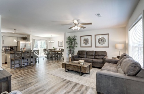 Blakeslee Cabin | Spacious Log Cabin – Lake Access, Fire Pit & Fun