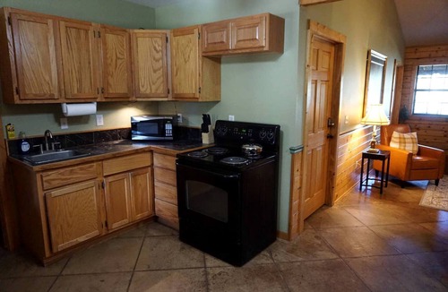 Woden House | Spacious Log Cabin Rental for Family Vacations in Texas