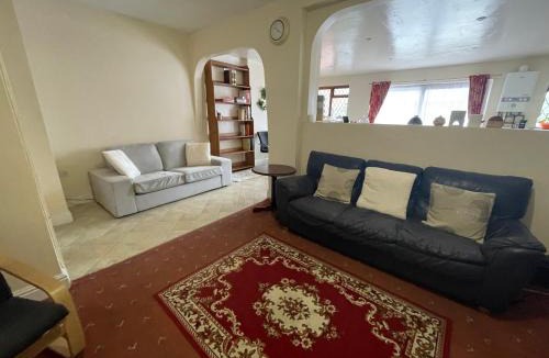 Loxford Apartment | Spacious London House with Parking