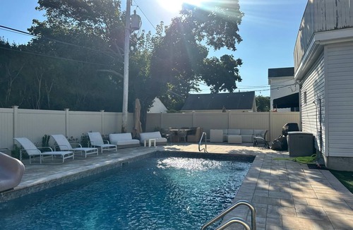 Long Beach House | Spacious Long Beach home, steps to beach & train