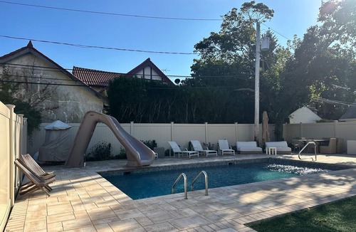 Long Beach House | Spacious Long Beach home, steps to beach & train