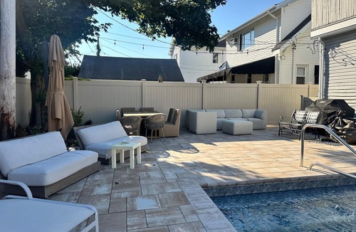 Long Beach House | Spacious Long Beach home, steps to beach & train