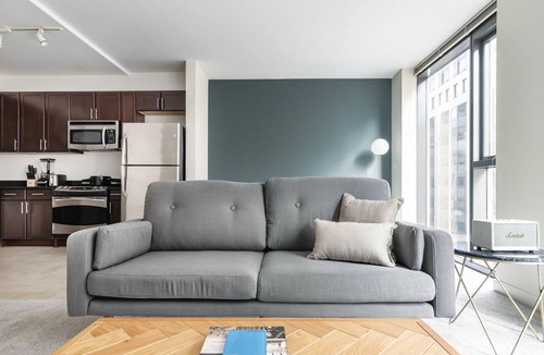Downtown Chicago Apartment | Spacious Loop 1BR w/Pool, Gym, nr. the L & Riverwalk, by Blueground