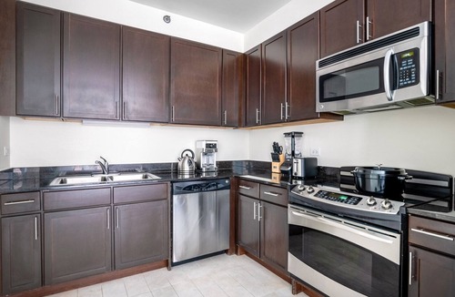 Downtown Chicago Apartment | Spacious Loop 1BR w/Pool, Gym, nr. the L & Riverwalk, by Blueground