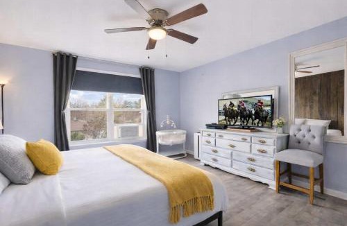 Jeffersontown House | Spacious Louisville Getaway with Private Backyard