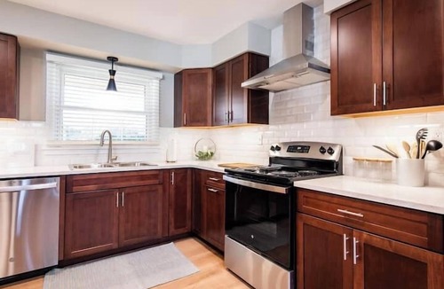 Brownsboro Farm House | Spacious Louisville home with backyard and parking