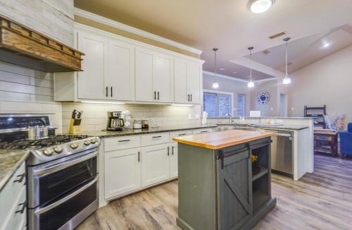 Lubbock House | Spacious Lubbock Home w/Private Pool & Yard!