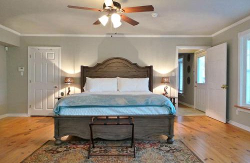 Wellborn House | Spacious Luminous Cottage with Game Space and BBQ in Texas