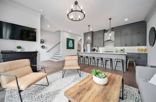 Eastwood House | Spacious Luxe Nash Home 🌟4BR Sleep 12🌟Theatre Room💥